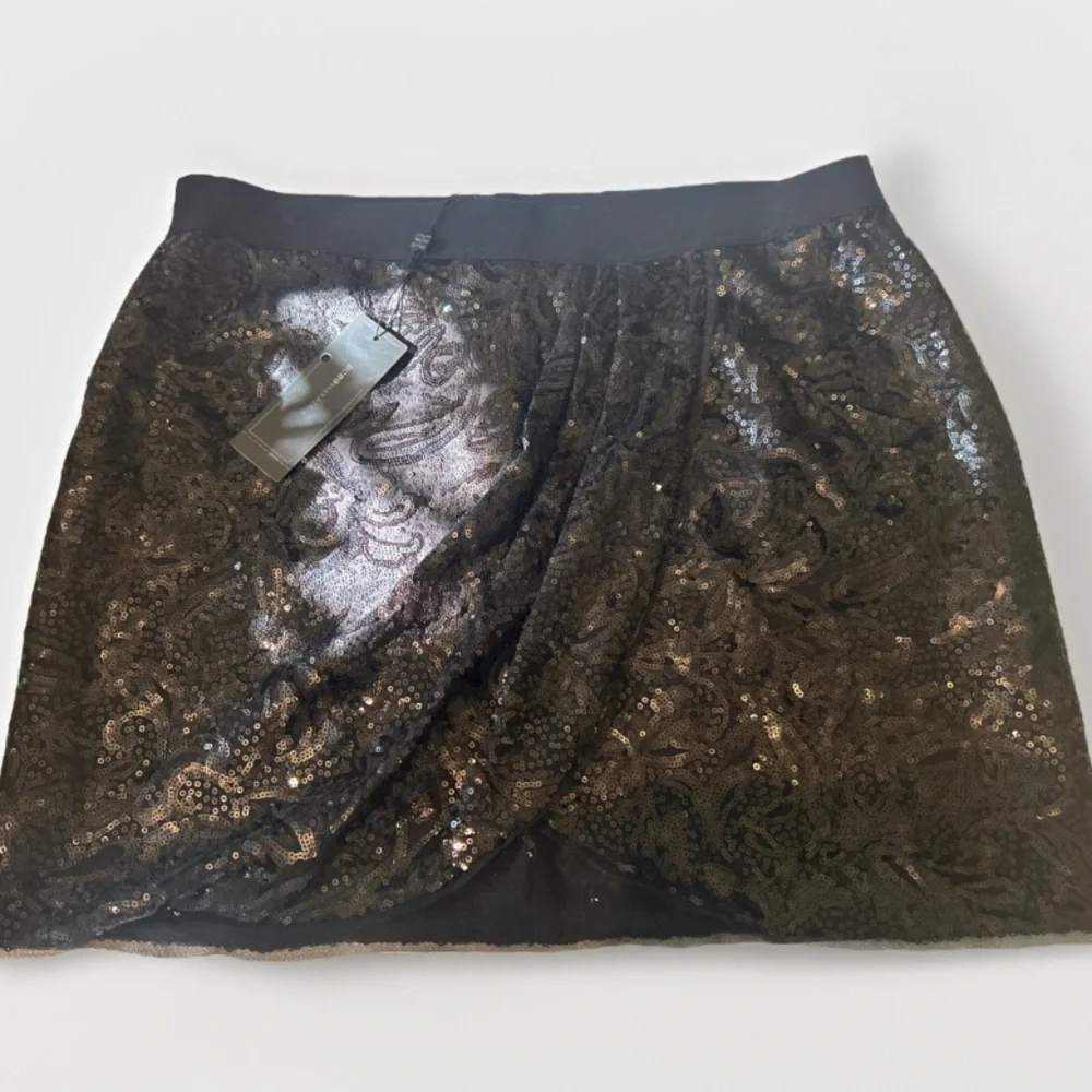 BCBGMAXAZRIA Joanne Sequin Wrap Black‎ Mini Skirt Women's Sz Large, NWT Holiday